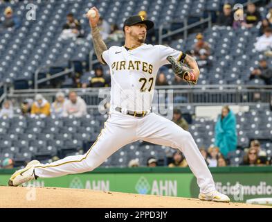 Pittsburgh, États-Unis. 23rd avril 2023. Le pichet de Pittsburgh Vince Velasquez (27) se lance contre les Cincinnati Reds lors de la première inning au PNC Park le dimanche 23 avril 2023 à Pittsburgh. Photo par Archie Carpenter/UPI crédit: UPI/Alay Live News Banque D'Images