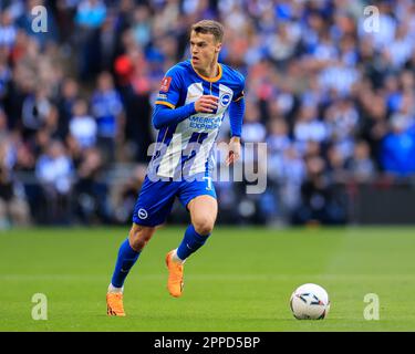 Solly Mars #7 de Brighton & Hove Albion court avec le ballon pendant le match semi-final de la coupe Emirates FA Brighton et Hove Albion vs Manchester United au stade Wembley, Londres, Royaume-Uni, 23rd avril 2023 (photo de Conor Molloy/News Images) Banque D'Images