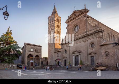 Italie, Latium, Viterbo, Piazza San Lorenzo et Palazzo dei Papi Banque D'Images