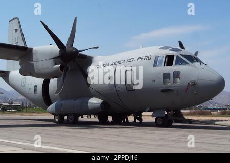 Lima, Pérou. 23rd avril 2023. Alenia C-27J Spartan au Festival de la Force aérienne péruvienne de 2023. Le Festival aéronautique a lieu à la base aérienne de Las Palmas en commémoration de l'anniversaire de naissance 109th du héros national péruvien Cap. FAP José Abelardo Quiñones Gonzales, Grand Air général du Pérou, et célébration de la Journée du pilote Fighter crédit: Fotoholica Press Agency/Alay Live News Banque D'Images