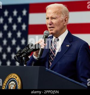 PHILADELPHIE, PA, Etats-Unis - 9 MARS 2023 : le président Joe Biden s'exprime à l'Institut des métiers de finition. Banque D'Images