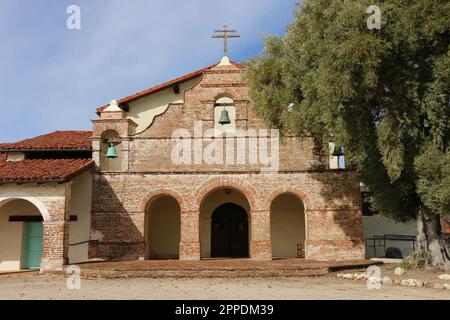 Mission San Antonio de Padua, Jolon CA : fondée en 1771, cette mission est la plus isolée des Californianmissions fondées par le Père Junipero Serra. Banque D'Images