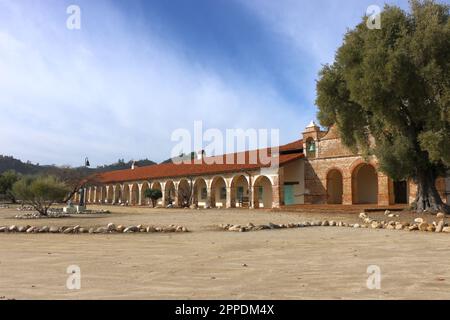 Mission San Antonio de Padua, Jolon CA : fondée en 1771, cette mission est la plus isolée des Californianmissions fondées par le Père Junipero Serra. Banque D'Images