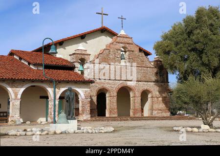 Mission San Antonio de Padua, Jolon CA : fondée en 1771, cette mission est la plus isolée des Californianmissions fondées par le Père Junipero Serra. Banque D'Images