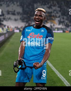 Turin, Italie. 23rd avril 2023. Victor Osimhen de Naples célèbre à la fin d'un match de football entre le FC Juventus et Naples à Turin, Italie, 23 avril 2023. Credit: Federico Tardito/Xinhua/Alamy Live News Banque D'Images