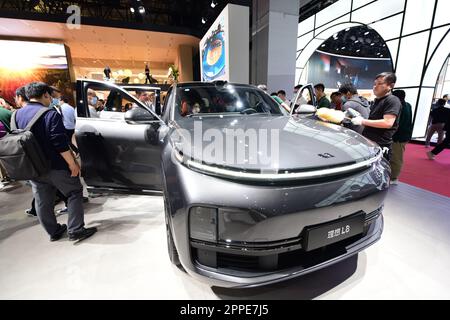 LI AUTO L8 est vu au salon de l'auto de Shanghai 2023 à Shanghai, Chine, 21 avril 2023. LA conduite intelligente LI est divisée en produits AD Max et AD Pro Banque D'Images