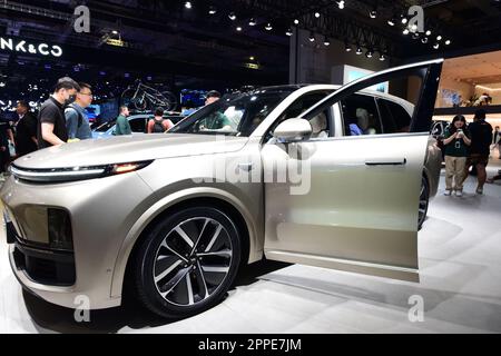 LI AUTO L8 est vu au salon de l'auto de Shanghai 2023 à Shanghai, Chine, 21 avril 2023. LA conduite intelligente LI est divisée en produits AD Max et AD Pro Banque D'Images