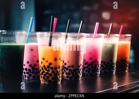 Variété de cocktails de fruits, thé moussant populaire, saveur de fruits au chocolat. Boissons asiatiques d'été à la mode Banque D'Images