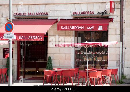 Bordeaux , Aquitaine France - 04 17 2023 : Baillardran logo et texte signe mur façade boutique café terrasse de la traditionnelle boutique de Caneles de Bor Banque D'Images