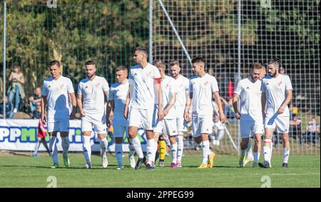 Ivancsa, Hongrie – 19 octobre 2022. Ivancsa KSE joueurs avant la coupe hongroise série de 32 match Ivancsa vs Ferencvaros (3-2) Banque D'Images