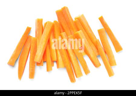 Pile de délicieux bâtonnets de carottes isolés sur blanc, vue de dessus Banque D'Images