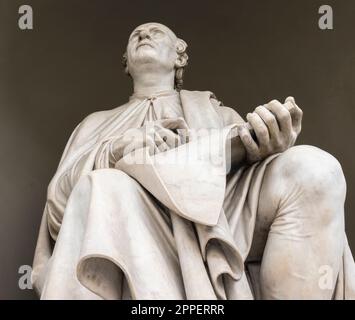 Statue de Filippo Brunelleschi qui se trouve en face de la cathédrale pour laquelle il a conçu le dôme - le plus grand dôme en briques du monde. Filippo B. Banque D'Images