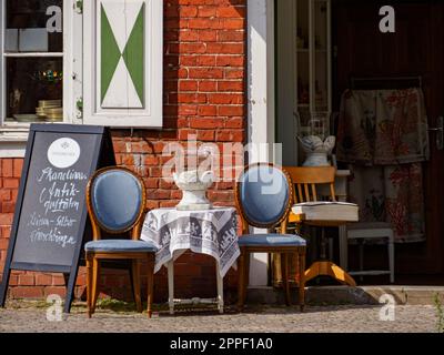 Potsdam, Poczdam, Allemagne - Mar, 2019: Table dans le coffe shop dans le quartier hollandais de Potsdam, Brandebourg, Allemagne. Europe de l'Ouest. Hollandisches Viert Banque D'Images