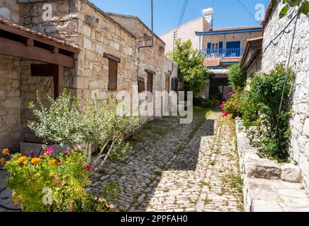 Authentique rue pavée, village de Lania, quartier de Limassol, Chypre Banque D'Images