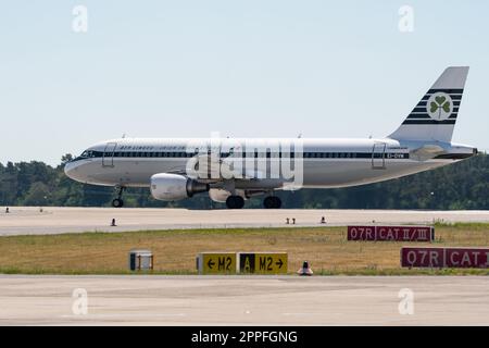 BERLIN, ALLEMAGNE - 23 JUIN 2022 : Airbus A320-214 de Aer Lingus, avion à jet étroit. Banque D'Images