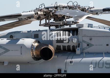 BERLIN, ALLEMAGNE - le 23 JUIN 2022 : moteur de l'hélicoptère de transport de fret lourd Sikorsky CH-53K King Stallion. Exposition ILA Berlin Air Show 2022 Banque D'Images