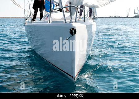 Vue rapprochée de l'avant d'un arc en yacht Banque D'Images