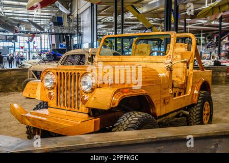 SINSHEIM, ALLEMAGNE - MAI 2022 : Jeep en bois CJ-7 Banque D'Images