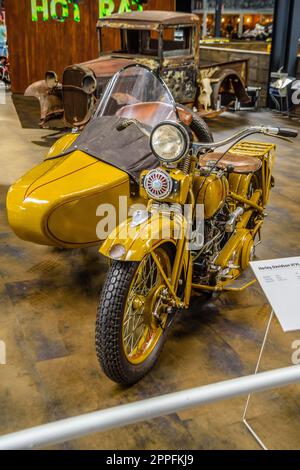 SINSHEIM, ALLEMAGNE - MAI 2022 : moto jaune Harley Davidson V VL Gespann Banque D'Images