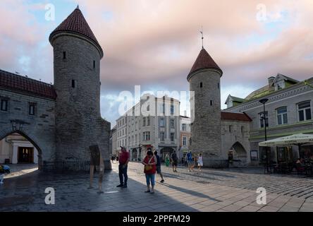 La porte Viru à Tallinn, Estonie Banque D'Images