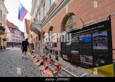 Pancartes de protestation devant l'ambassade de Russie à Tallinn, Estonie Banque D'Images