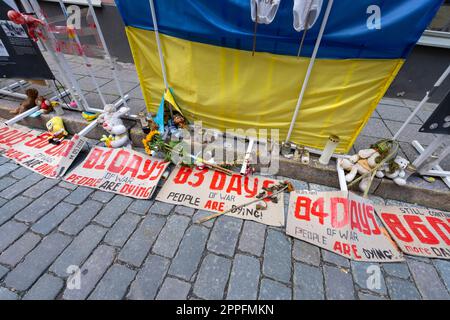 Pancartes de protestation devant l'ambassade de Russie à Tallinn, Estonie Banque D'Images