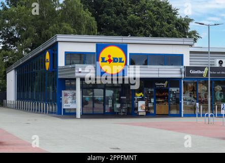 Kiel, Allemagne - 07. Juillet 2022 : logo Lidl d'une grande chaîne de supermarchés Banque D'Images