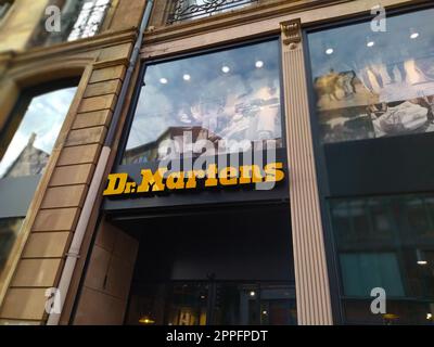 Le Dr Martens magasin dans la ville. Banque D'Images