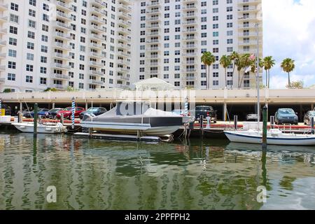 Paysage urbain De Ft. Lauderdale, Floride montrant la plage et la ville Banque D'Images