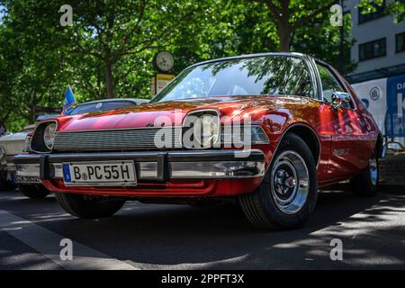 BERLIN - 18 JUIN 2022 : voiture compacte à deux portes AMC Pacer X, 1975. Classic Days Berlin. Banque D'Images