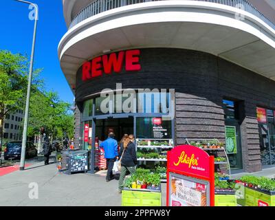 Supermarché REWE à Francfort-sur-le-main, Allemagne. Banque D'Images