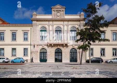 Ambiance de rue et détail architectural de la mairie de Figueira da Foz, Portugal Banque D'Images