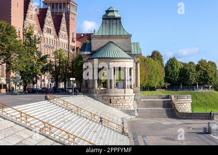 Chrobry Embankment, (Hakena Terrace), bureau de la voïvodie de Szczecin et rotonde sud, Szczecin, Pologne Banque D'Images