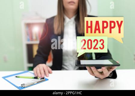 Inspiration montrant l'enseigne Happy 2023. Mot écrit à la célébration du début de l'année civile 2023 Banque D'Images