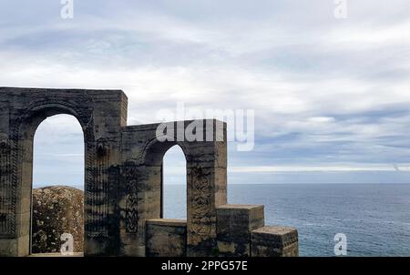 Théâtre Minack avec mer celtique en arrière-plan - Porthcurno, Penzance, Cornouailles, Royaume-Uni Banque D'Images