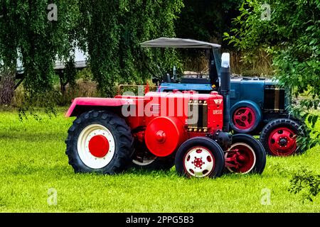 Tracteur polonais vintage Ursus C-45 à Choczewo, Pomerania, Pologne Banque D'Images
