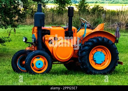 Tracteur argentin vintage Bulldog Pampa T01 à Choczewo, Pomerania, Pologne Banque D'Images