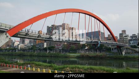 Taipei, Taïwan, 04 mars 2022 : pont Rainbow traversant la rivière Keelung Banque D'Images