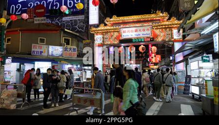 Taipei, Taïwan, 12 mars 2022 : marché de rue Raohe dans la ville de Taipei Banque D'Images