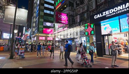 Causeway Bay, Hong Kong 16 juillet 2019 : rue de la ville de nuit à Hong Kong Banque D'Images