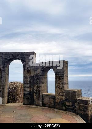 Théâtre Minack avec mer celtique en arrière-plan - Porthcurno, Penzance, Cornouailles, Royaume-Uni Banque D'Images