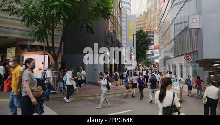 Causeway Bay, Hong Kong 14 mai 2021 : rue de la ville animée de Hong Kong Banque D'Images