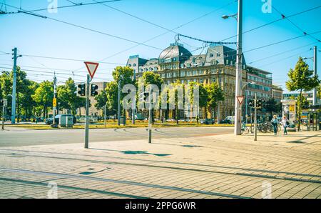 Mannheim, Allemagne - 10 juin 2022 : ville de Mannheim, centre commercial avec rue Planken, carrefour avec routes et rails pour le tramway Banque D'Images