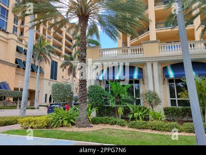 Lauderdale-by-the-Sea. Appartement typique à la plage en Floride sur une belle journée d'été. Banque D'Images