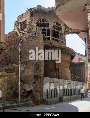 Bâtiment historique abandonné en ruine Sabil et Kuttab Ruqayya Dudu, DARB Al Ahmar, le Caire, Egypte Banque D'Images