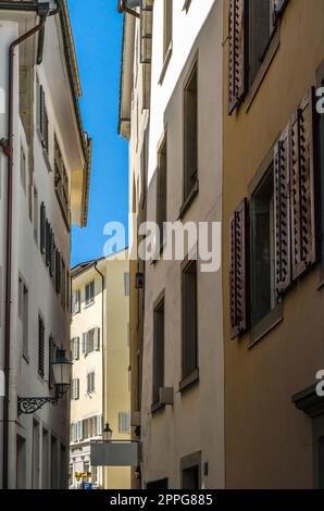 Rues étroites dans la vieille ville de Zurich, Suisse Banque D'Images