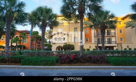 Lauderdale-by-the-Sea. Appartement typique à la plage en Floride sur une belle journée d'été. Banque D'Images