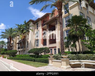 Lauderdale-by-the-Sea. Appartement typique à la plage en Floride sur une belle journée d'été. Banque D'Images