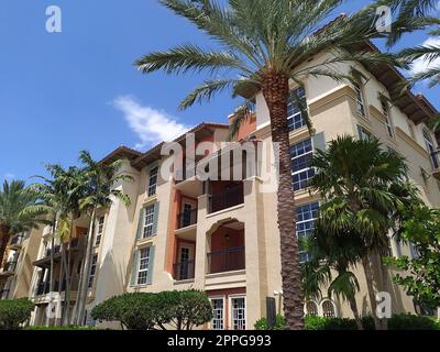 Lauderdale-by-the-Sea. Appartement typique à la plage en Floride sur une belle journée d'été. Banque D'Images