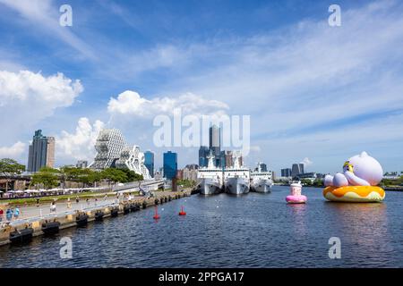 Kaohsiung, Taïwan, 27 août 2022 : port de Kaohsiung et pont de dagang à Taïwan Banque D'Images